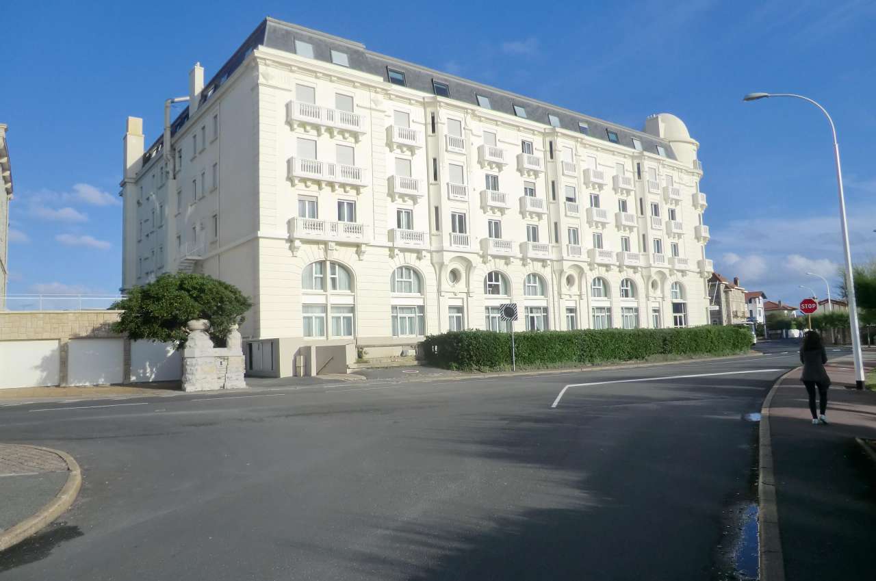 This superb apartment in Biarritz is located in a most prestigious building