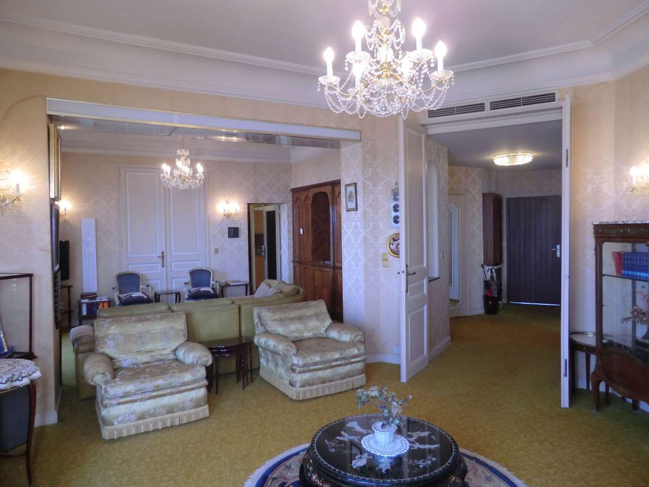 This superb apartment in Biarritz is located in a most prestigious building