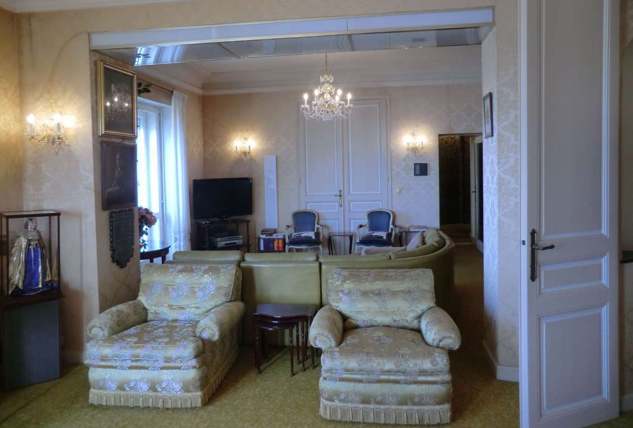 This superb apartment in Biarritz is located in a most prestigious building