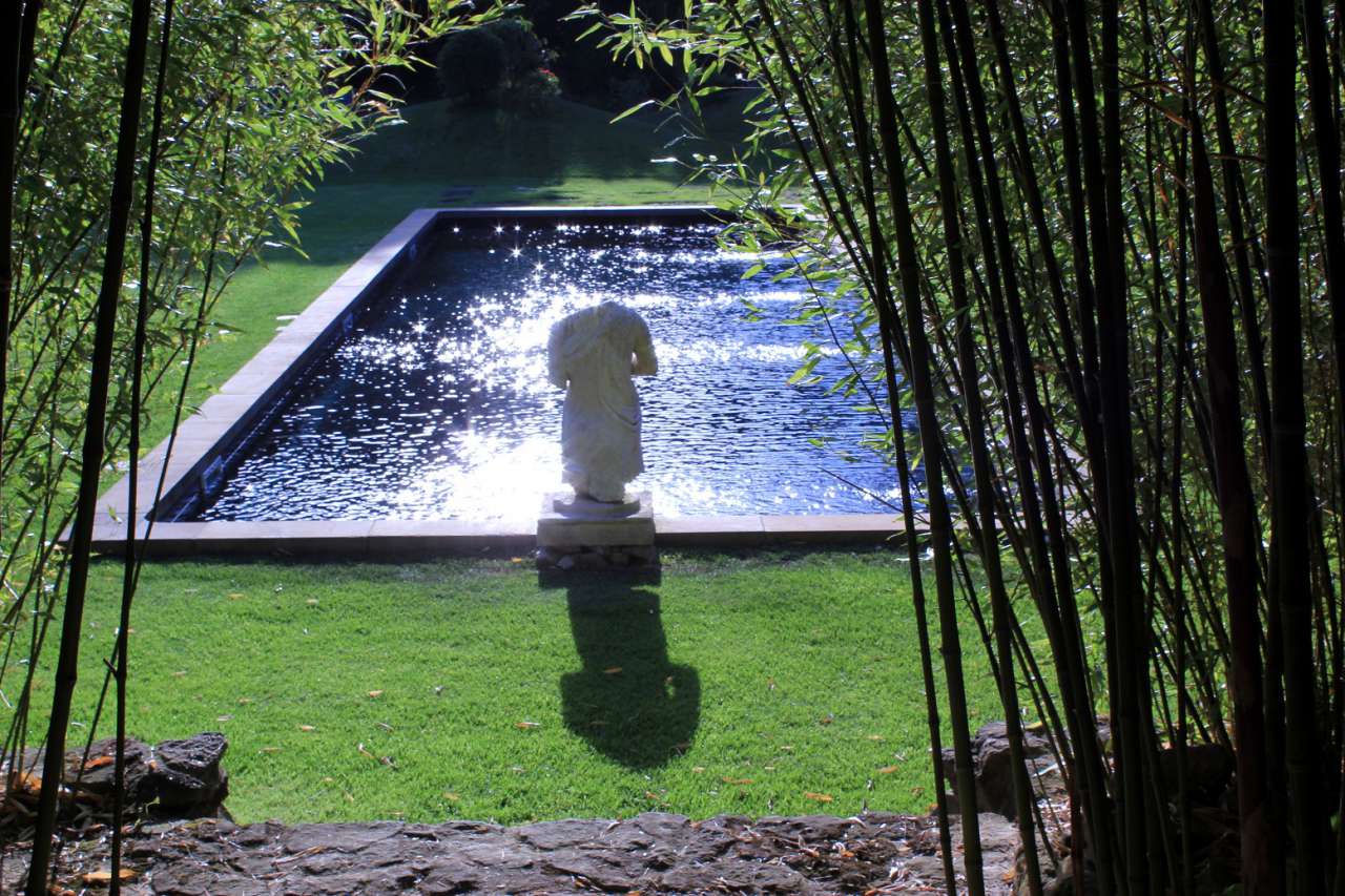 Luxurious and spacious 18th Century manor house set within a beautiful matu