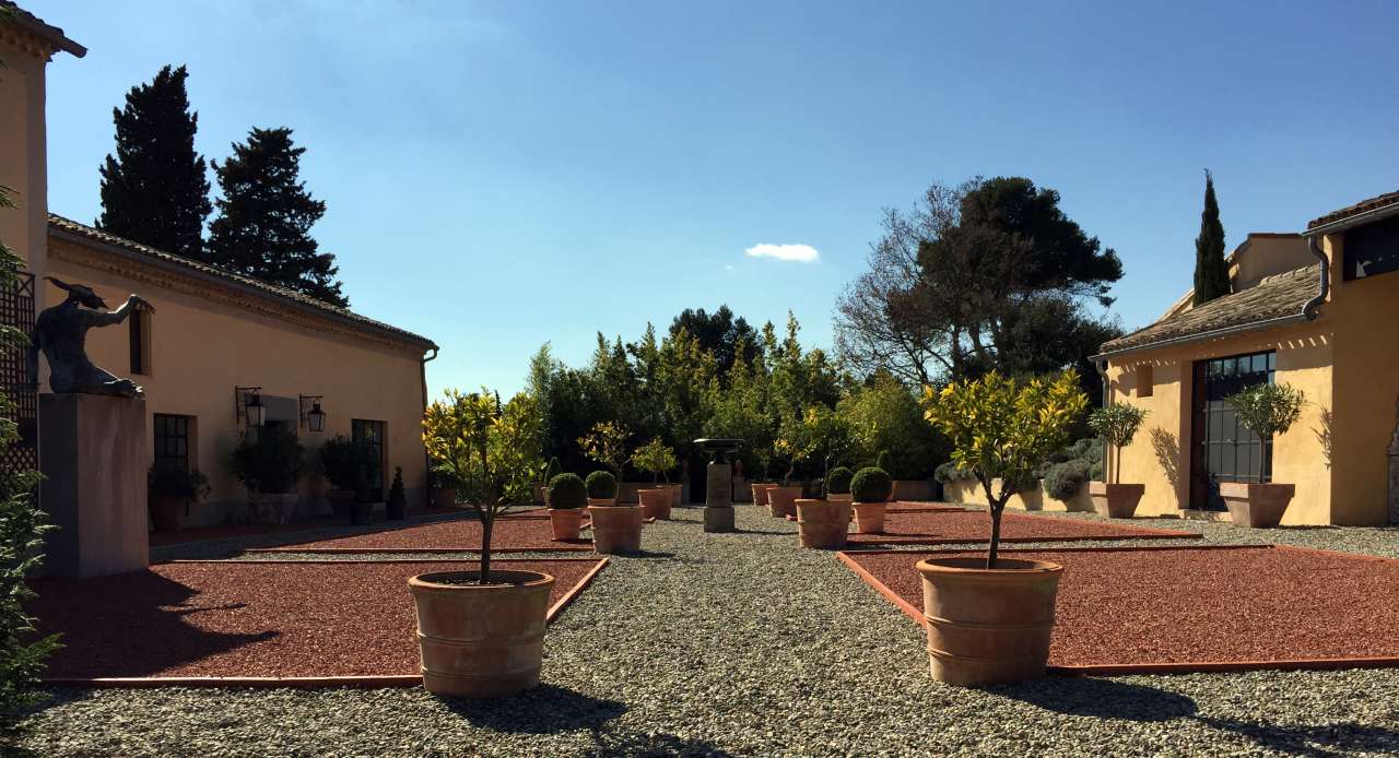 Luxurious and spacious 18th Century manor house set within a beautiful matu