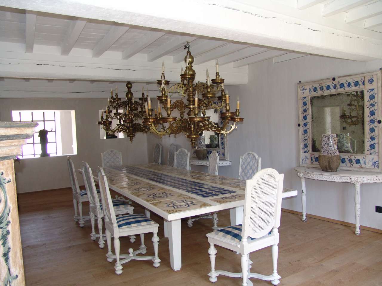 Luxurious and spacious 18th Century manor house set within a beautiful matu