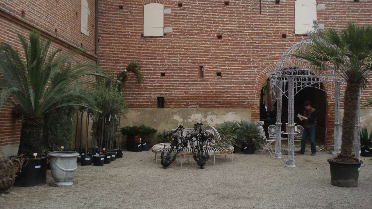 This superb estate, complete with stunning chateau and outbuildings, is loc