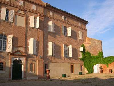 This superb estate, complete with stunning chateau and outbuildings, is loc