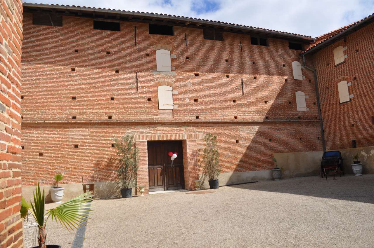 This superb estate, complete with stunning chateau and outbuildings, is loc