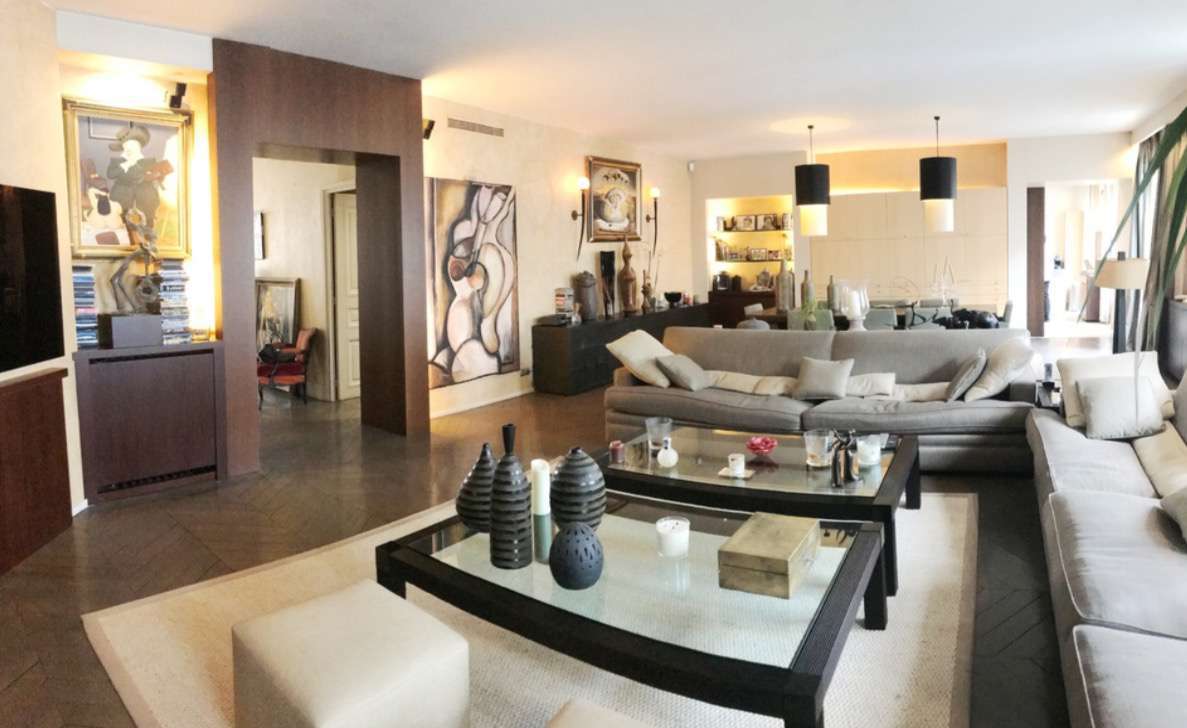 Most impressive 2 bedroom apartment in the area of Avenue de Wagram in a pr