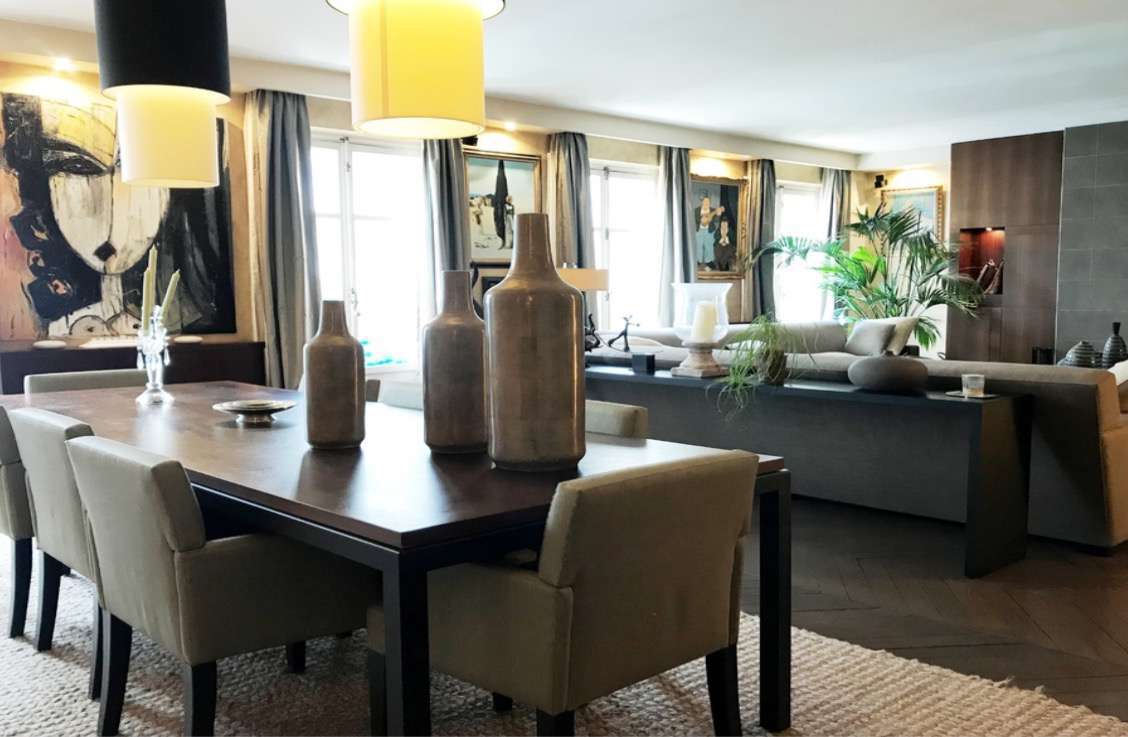 Most impressive 2 bedroom apartment in the area of Avenue de Wagram in a pr