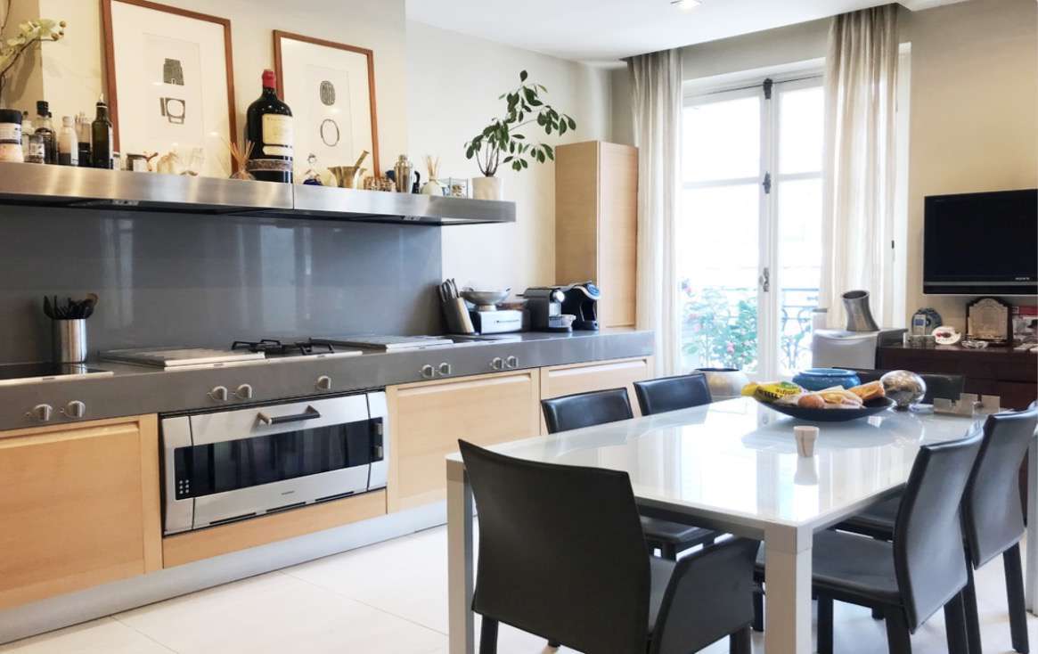 Most impressive 2 bedroom apartment in the area of Avenue de Wagram in a pr