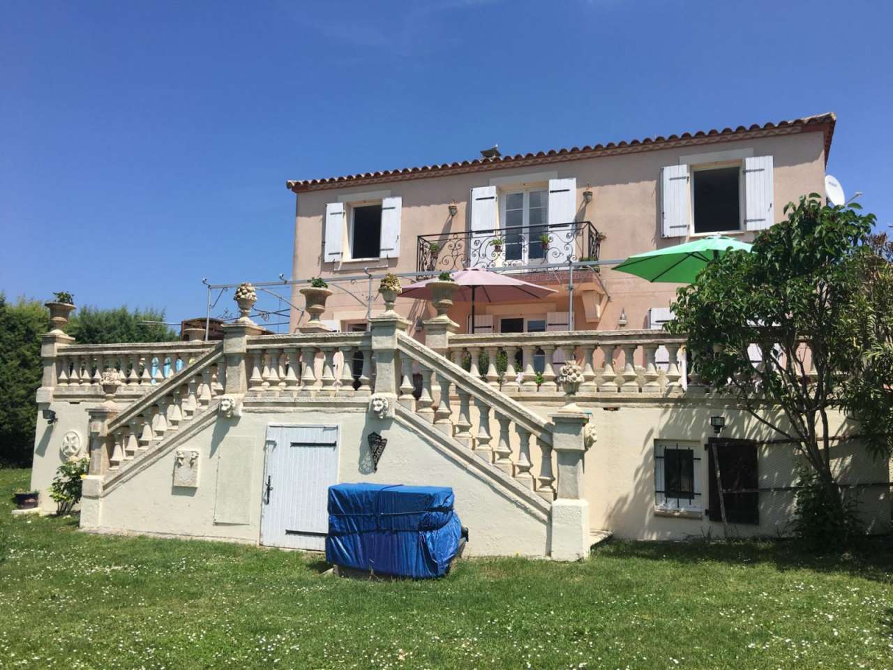 Grand, spacious and beautifully presented 4 bedroom villa set within a love