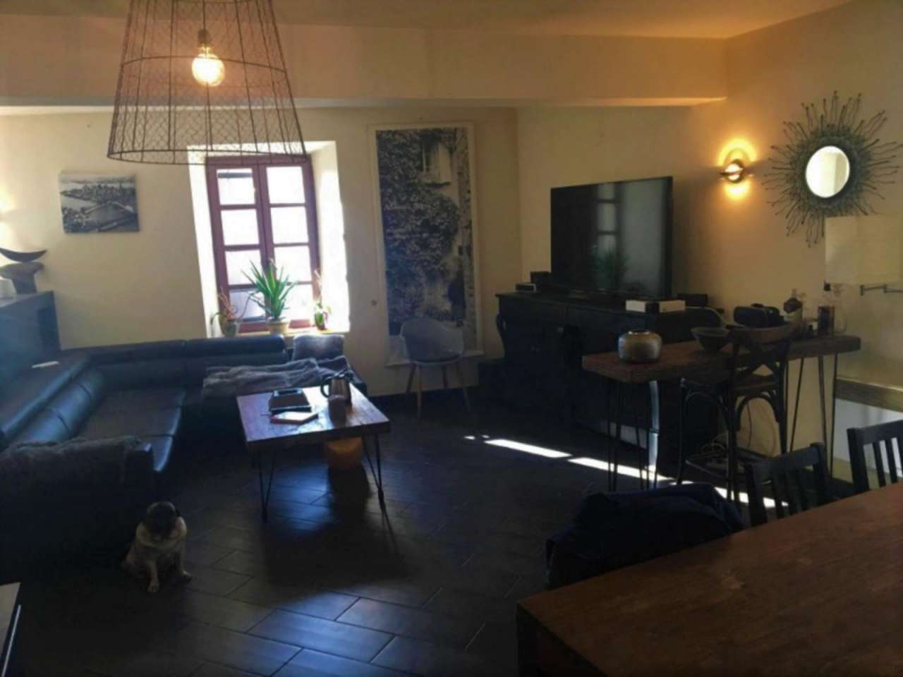 This delightful village house is at present being run as a restaurant, howe