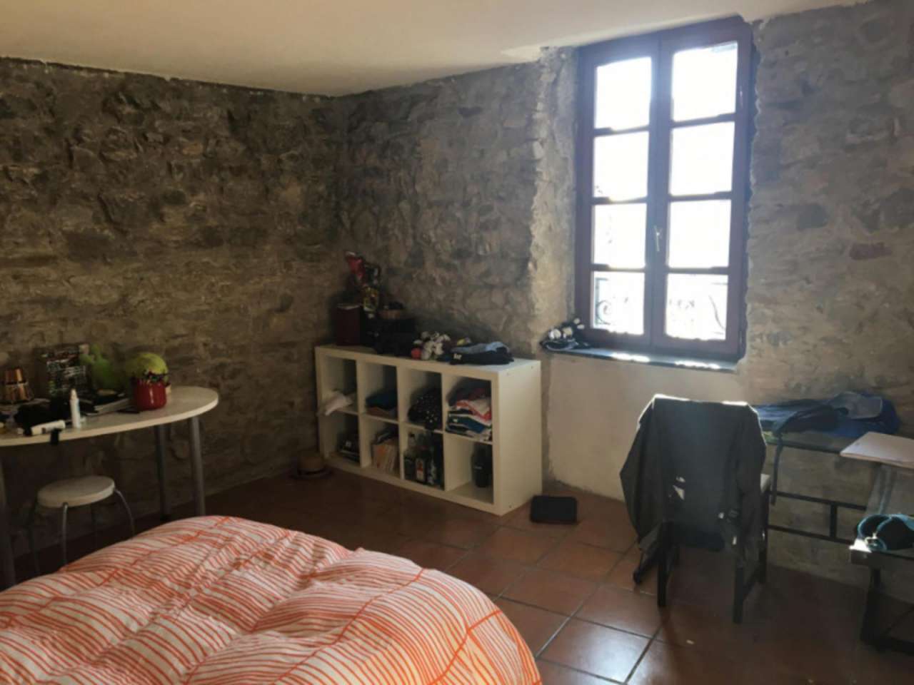 This delightful village house is at present being run as a restaurant, howe