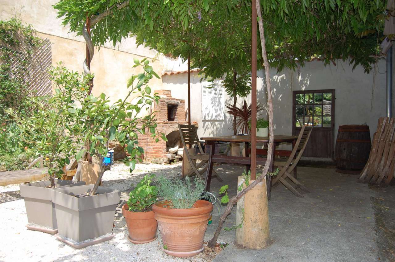 A light, spacious and versatile property which is actually 2 houses, each w