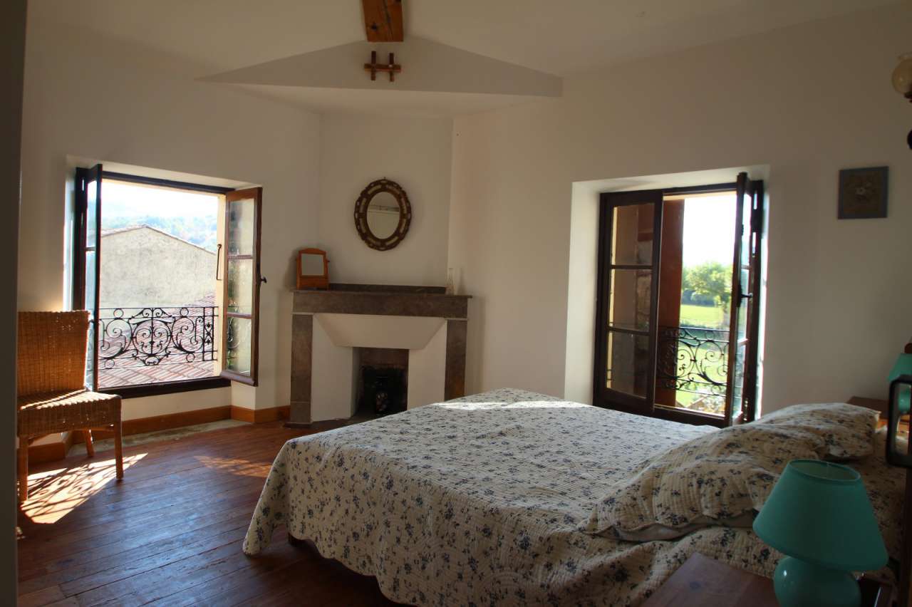 A light, spacious and versatile property which is actually 2 houses, each w