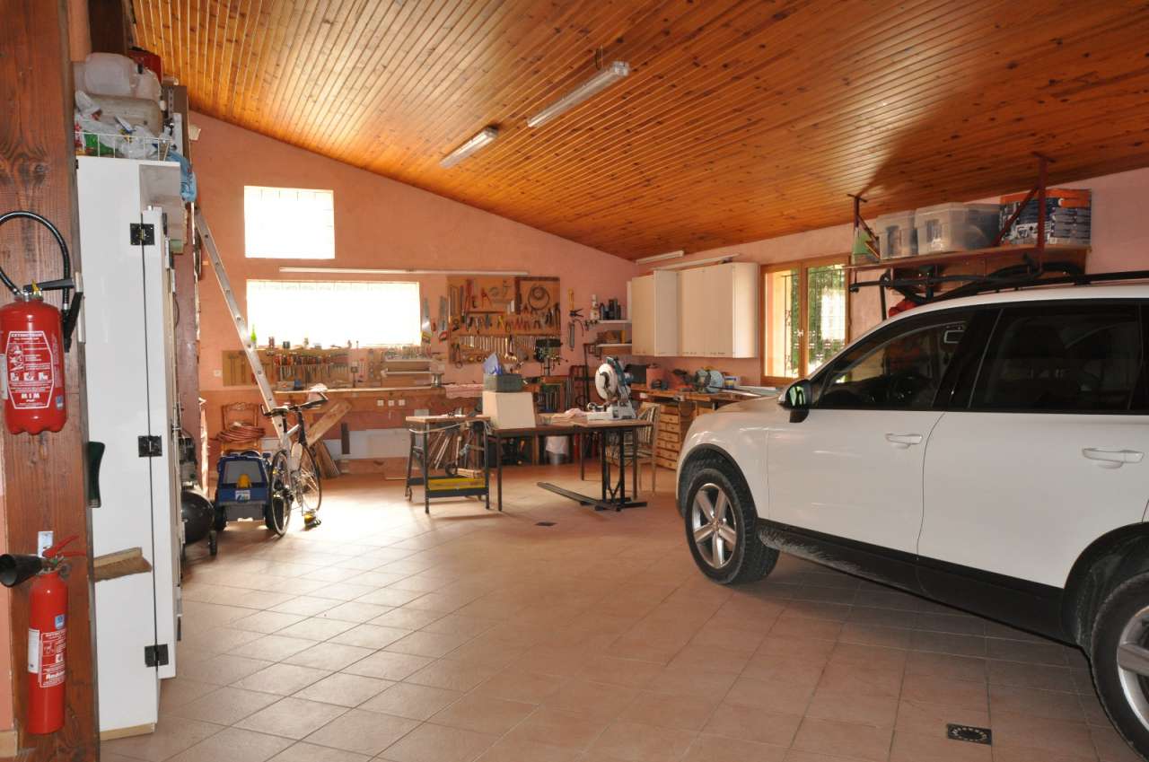 Spacious 6 bedroom villa located in Lesparrou, close to Lavelanet and Mirep