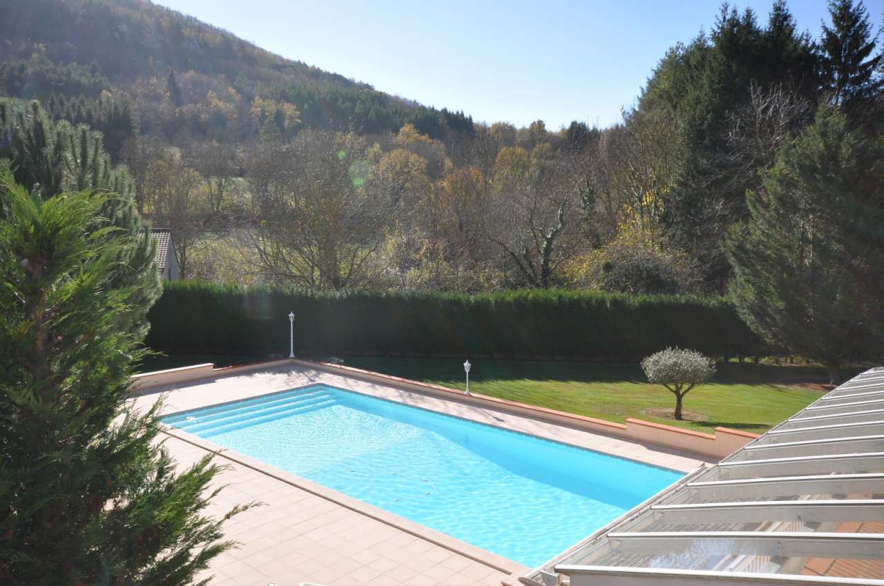 Spacious 6 bedroom villa located in Lesparrou, close to Lavelanet and Mirep