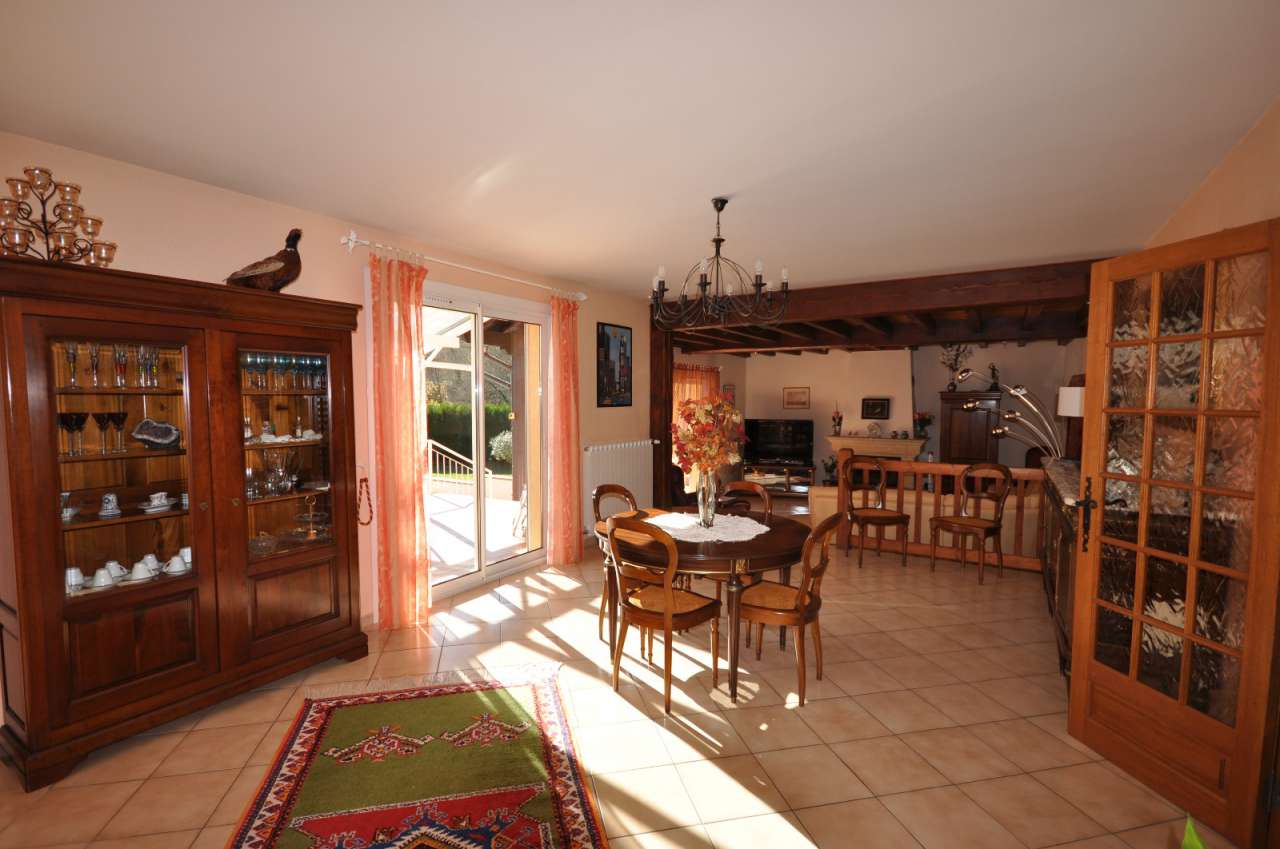 Spacious 6 bedroom villa located in Lesparrou, close to Lavelanet and Mirep