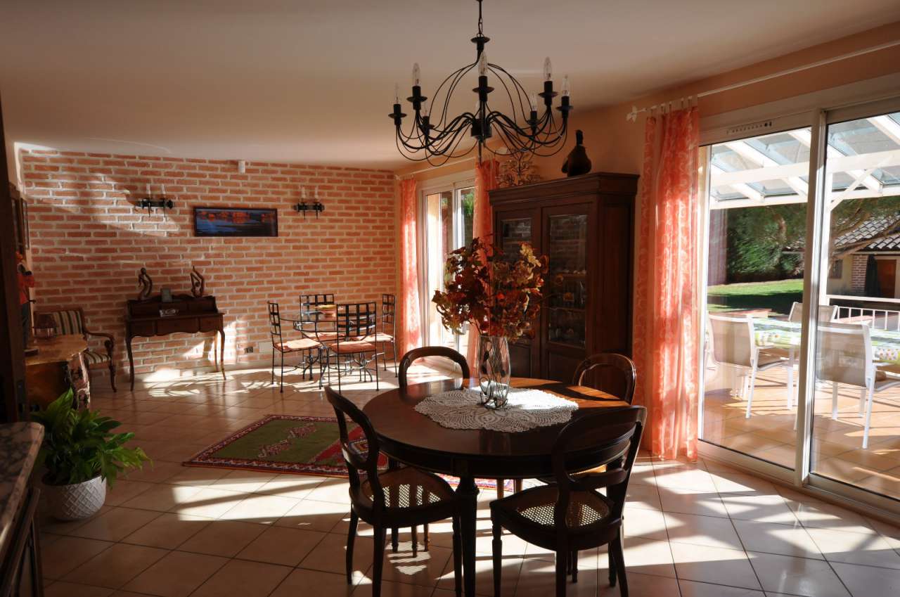 Spacious 6 bedroom villa located in Lesparrou, close to Lavelanet and Mirep