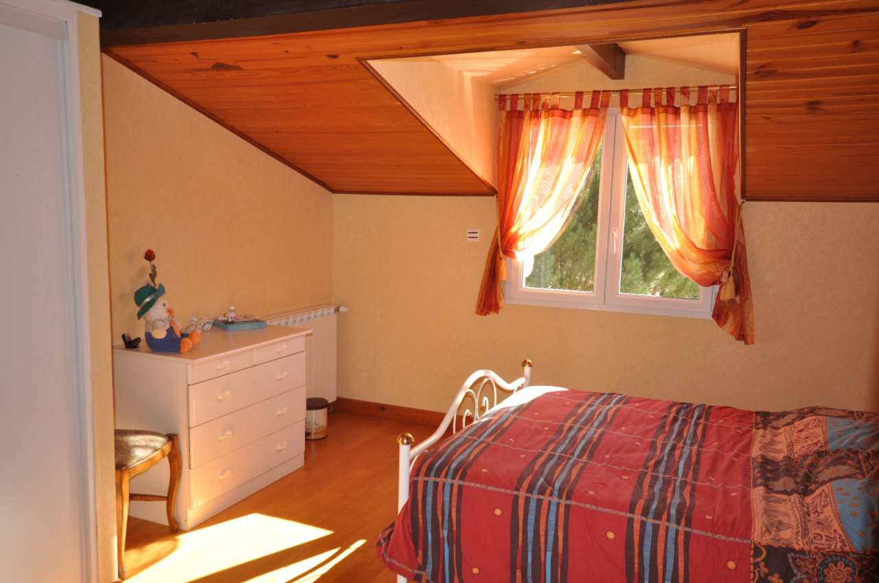 Spacious 6 bedroom villa located in Lesparrou, close to Lavelanet and Mirep