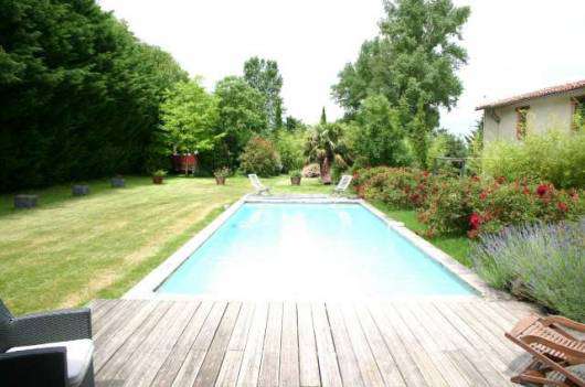 Spacious and stylish completely modernised and renovated 8 bedroom farmhous