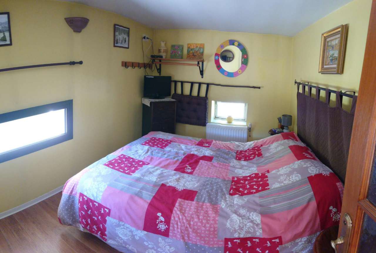 Well maintained apartment with five bedrooms in Ariege in the holiday and s