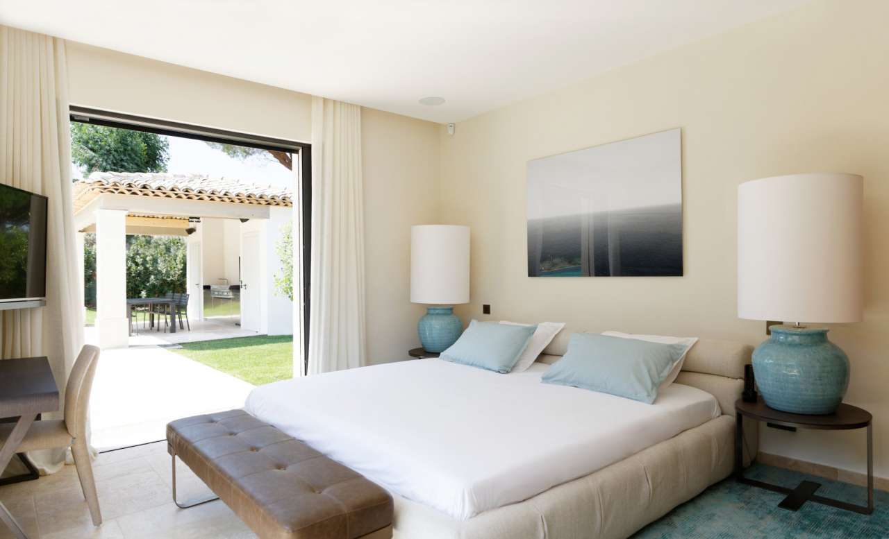 Gorgeous, unique and spacious, this ultra modern 5 bedroom home is ideally