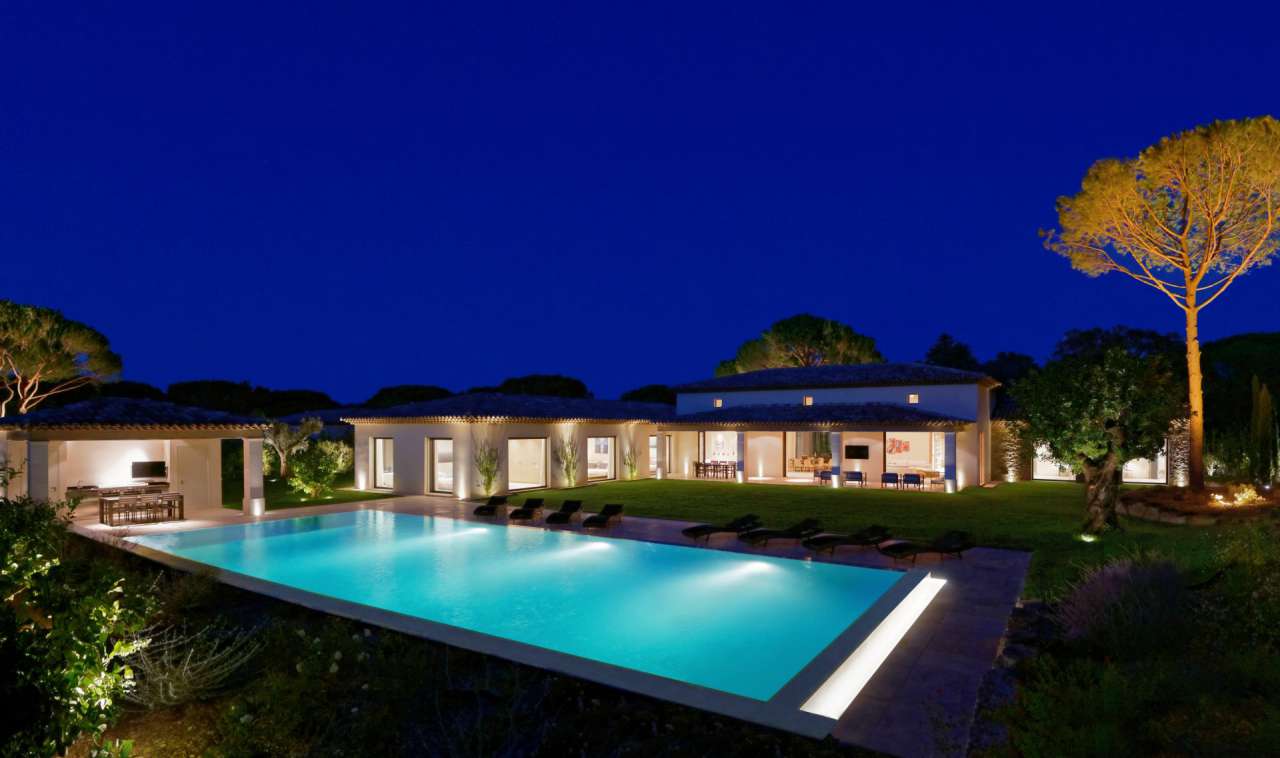 Gorgeous, unique and spacious, this ultra modern 5 bedroom home is ideally