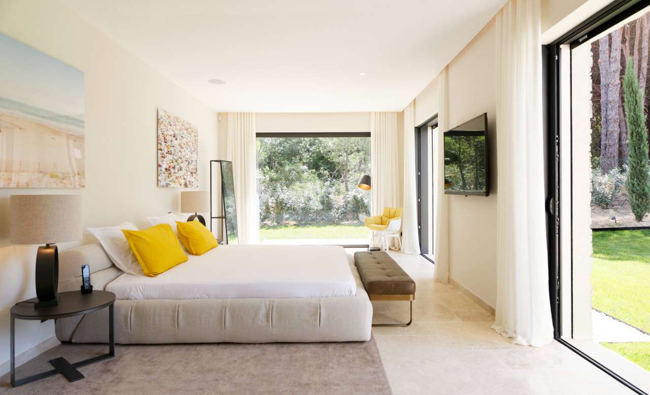 Gorgeous, unique and spacious, this ultra modern 5 bedroom home is ideally