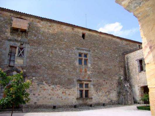 Imposing castle dating back to the Sixteenth Century in the beautiful Catha