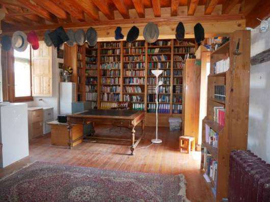 Imposing castle dating back to the Sixteenth Century in the beautiful Catha