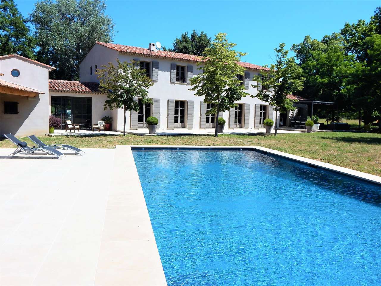 PRICE REDUCED – Perfectly Located in a beautiful Provence countryside setti