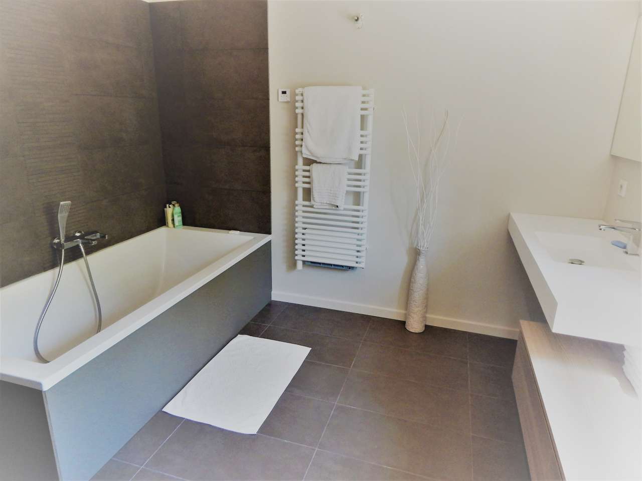 PRICE REDUCED – Perfectly Located in a beautiful Provence countryside setti