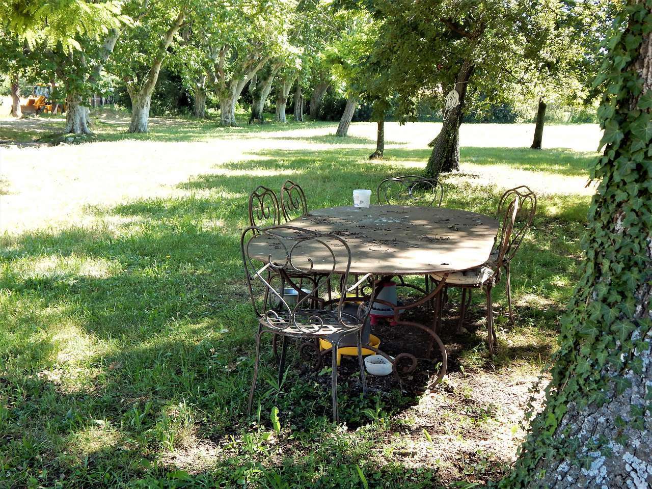 PRICE REDUCED – Perfectly Located in a beautiful Provence countryside setti