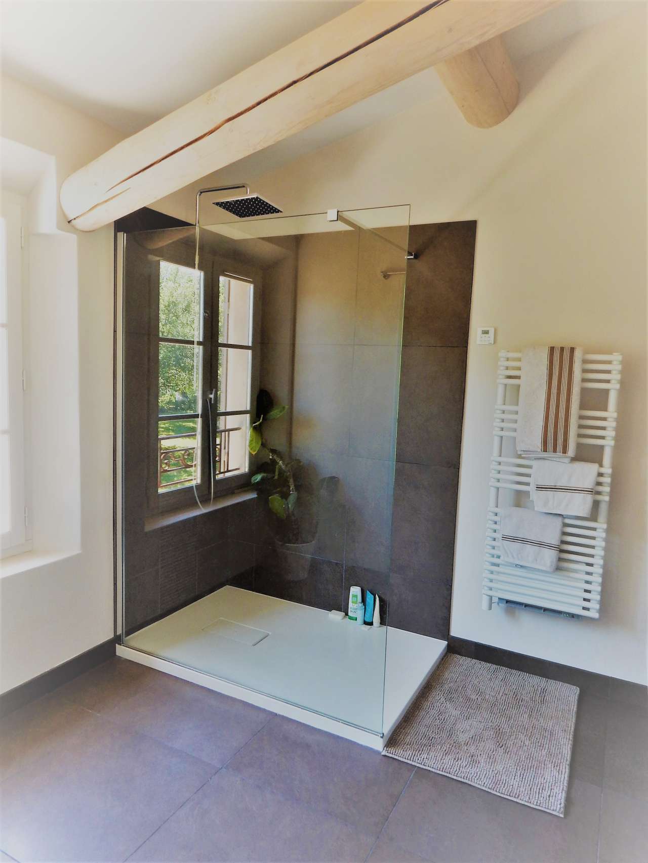 PRICE REDUCED – Perfectly Located in a beautiful Provence countryside setti