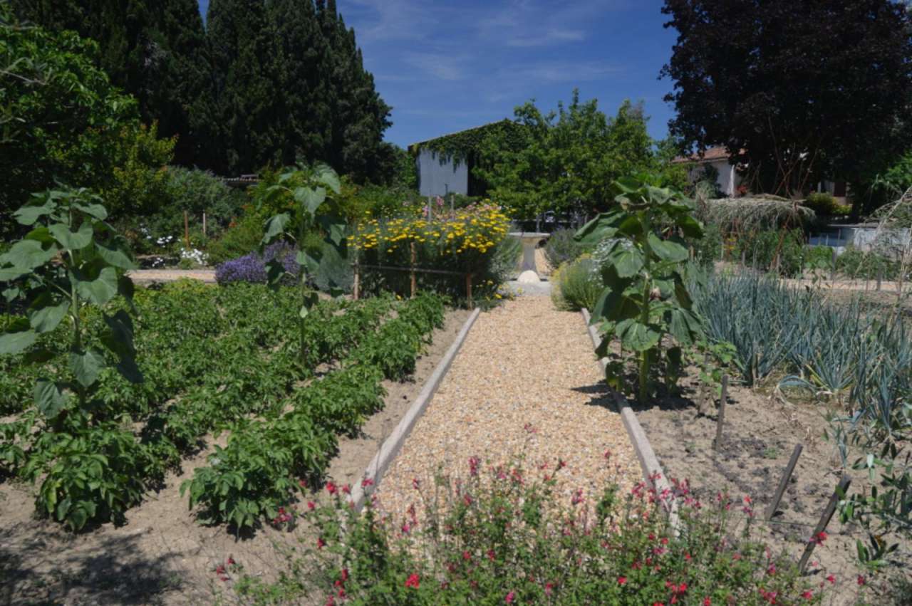 Charming country house with a total living area of 175m2 plus a large works