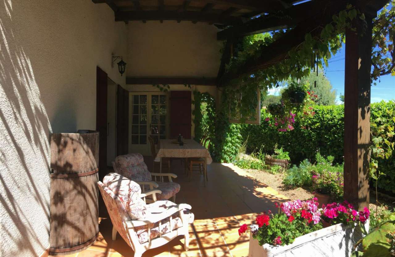 Charming country house with a total living area of 175m2 plus a large works