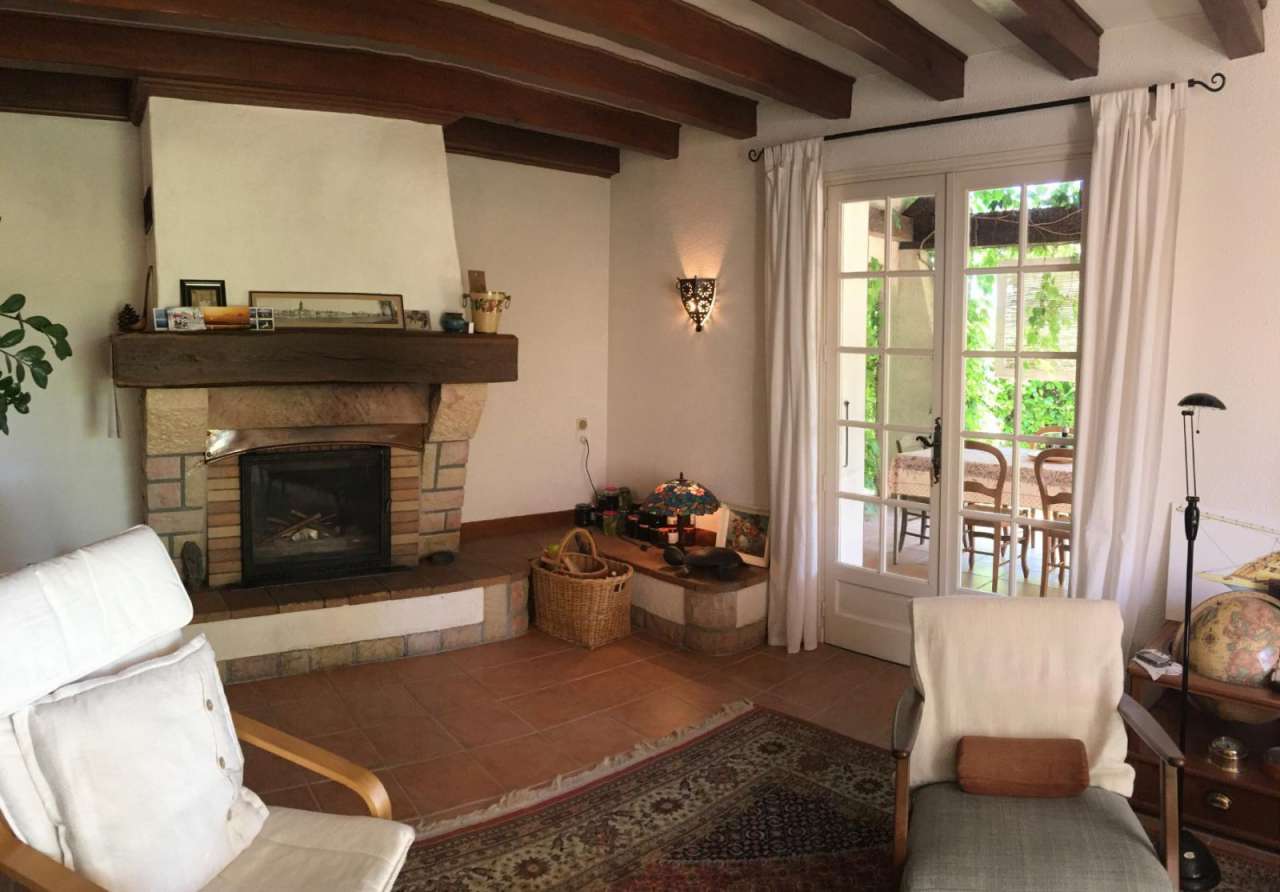 Charming country house with a total living area of 175m2 plus a large works