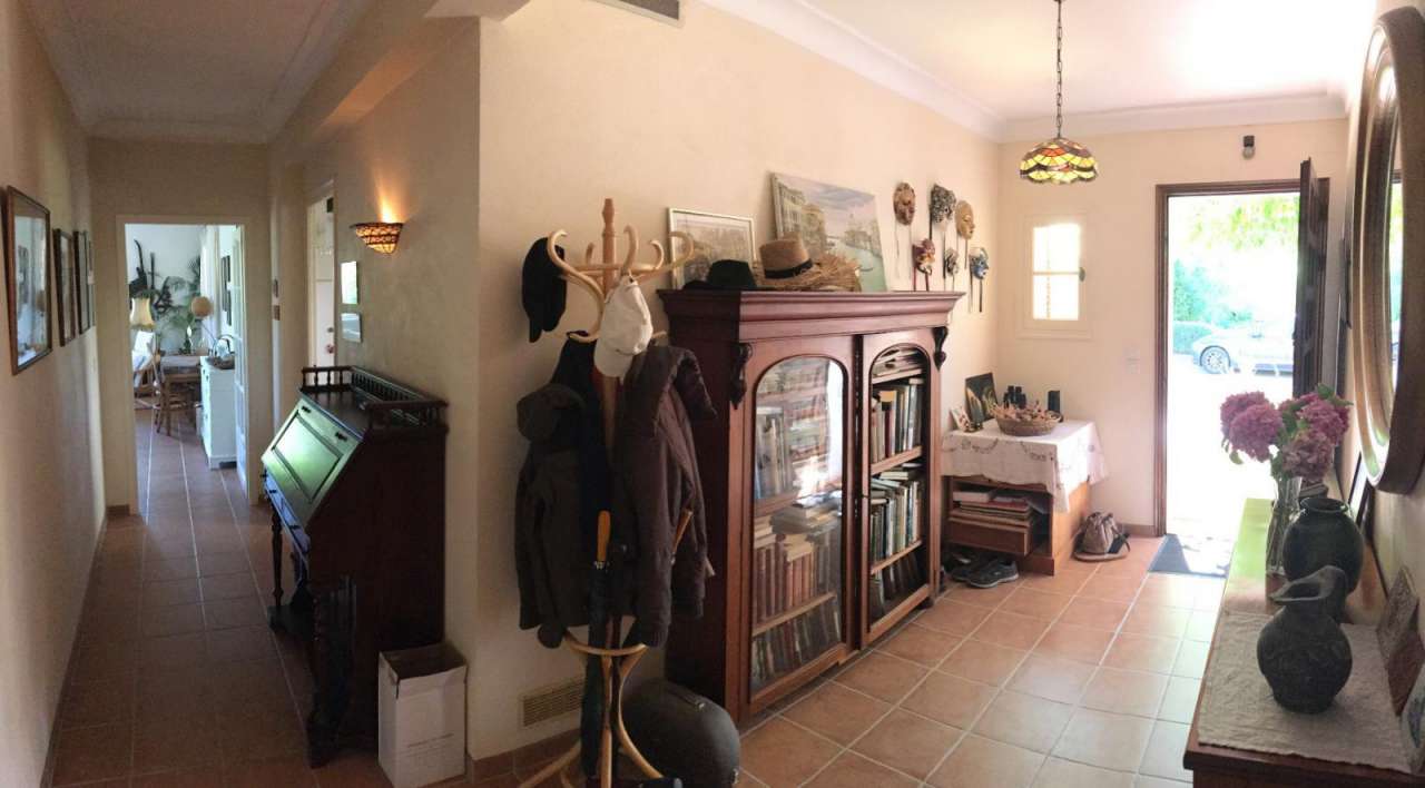 Charming country house with a total living area of 175m2 plus a large works
