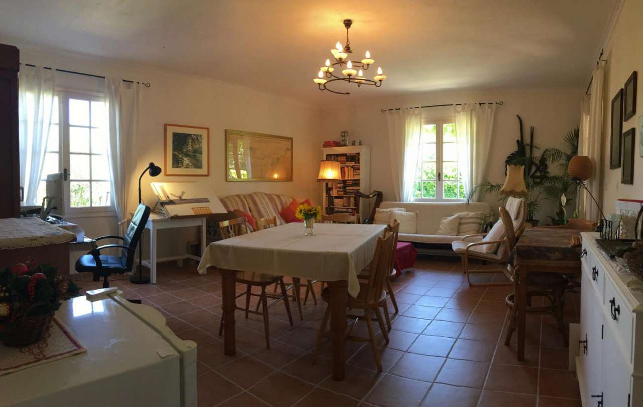 Charming country house with a total living area of 175m2 plus a large works