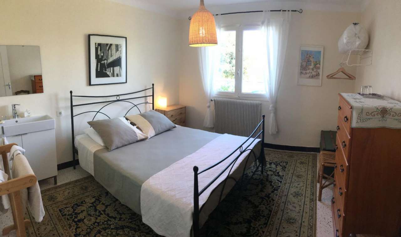 Charming country house with a total living area of 175m2 plus a large works