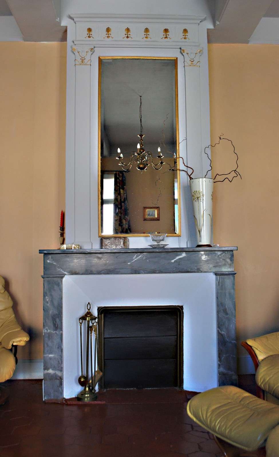 Grand and spacious 8 bedroom house located in the heart of town and close t