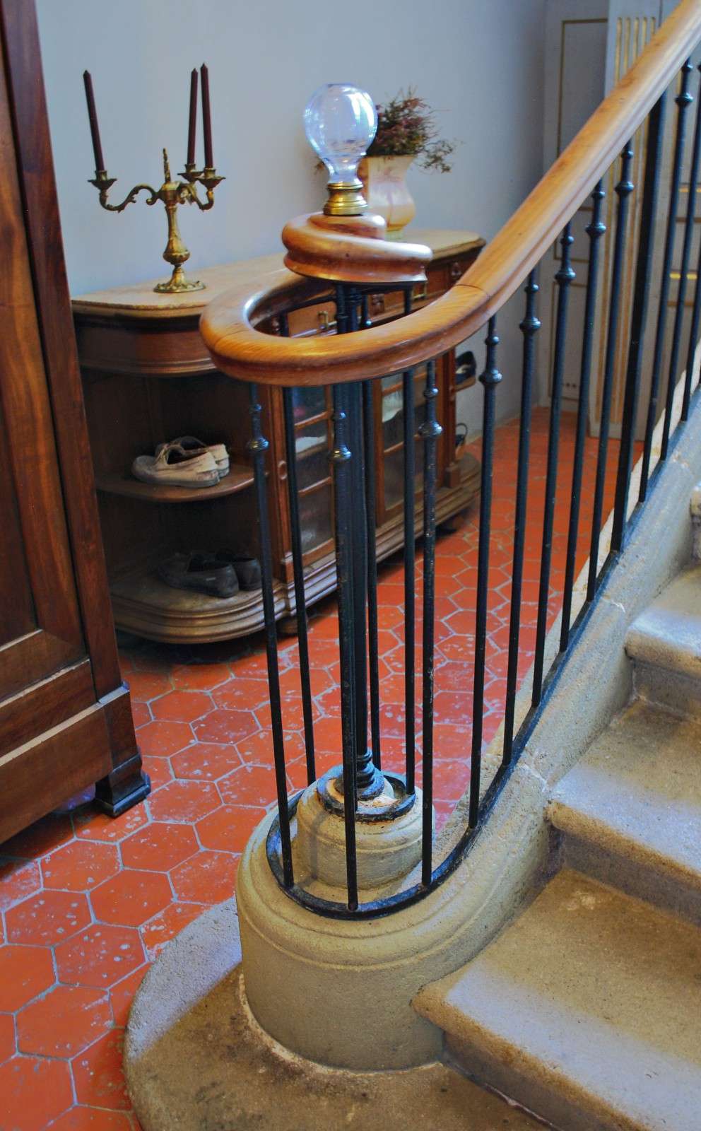 Grand and spacious 8 bedroom house located in the heart of town and close t