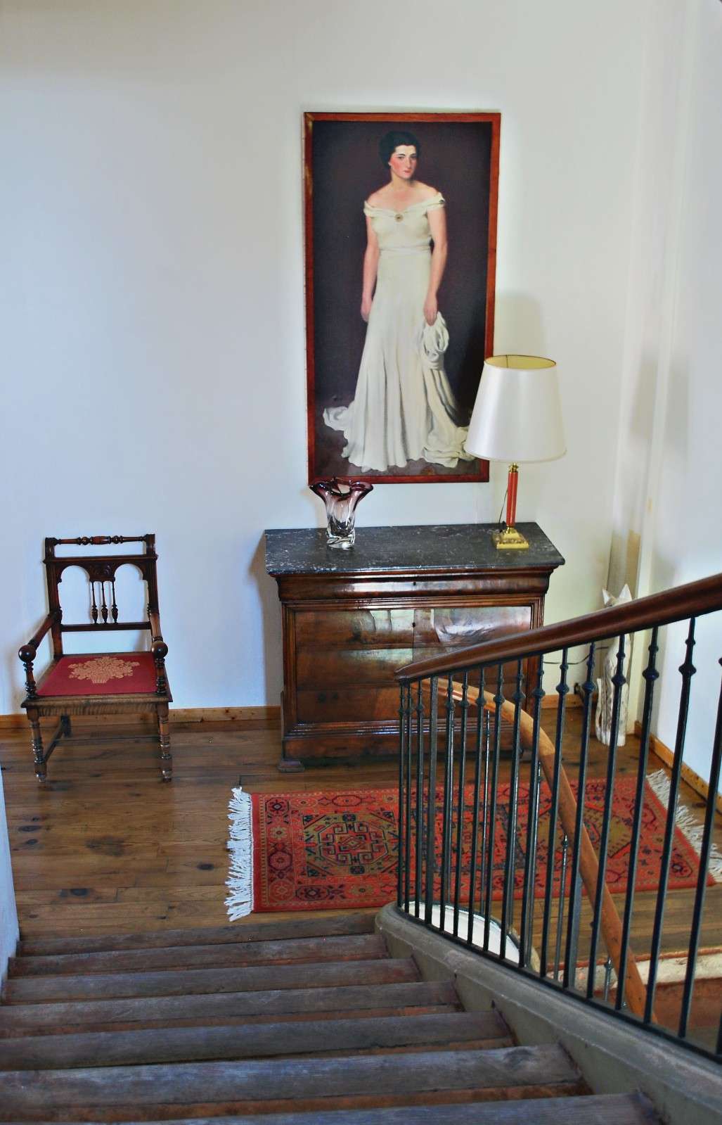 Grand and spacious 8 bedroom house located in the heart of town and close t