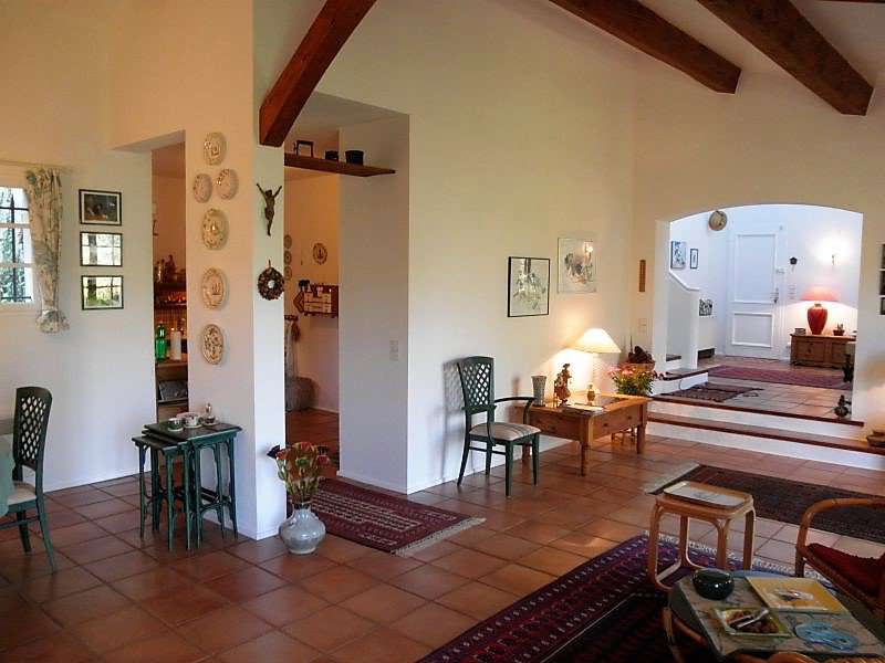 This delightful house, close to Grimaud, comes with a superb view of the Ch