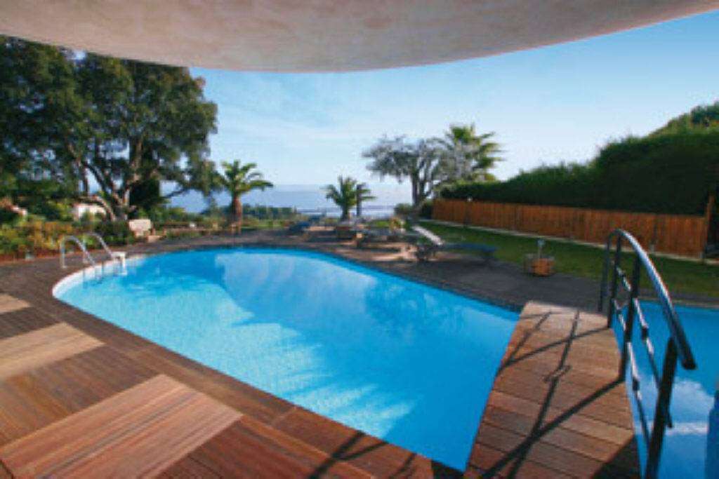 Stylish and completely renovated 4 bedroom villa with a total spacious livi