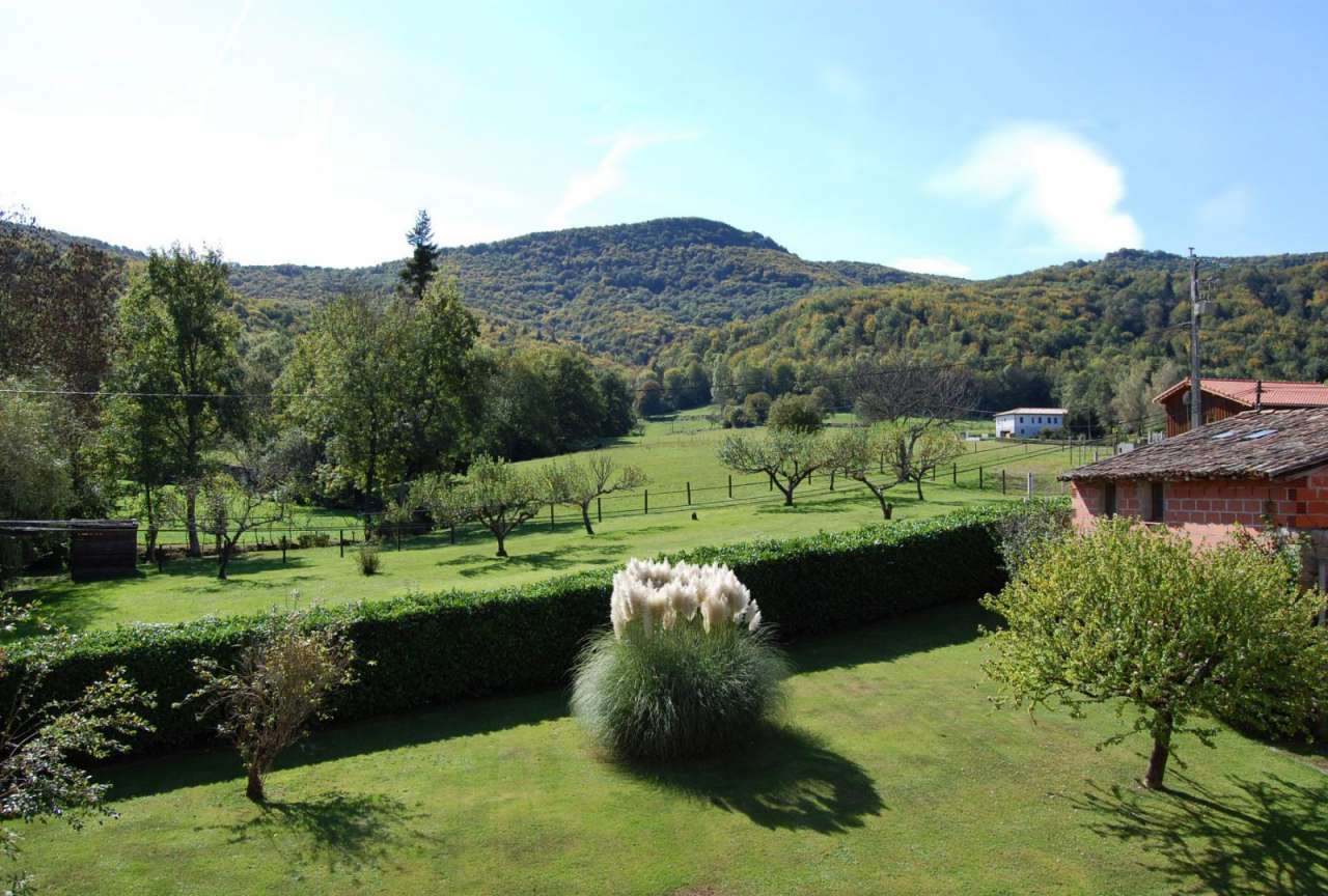 Charming 5 bedroom house located in a peaceful and quiet area in Benaix, se