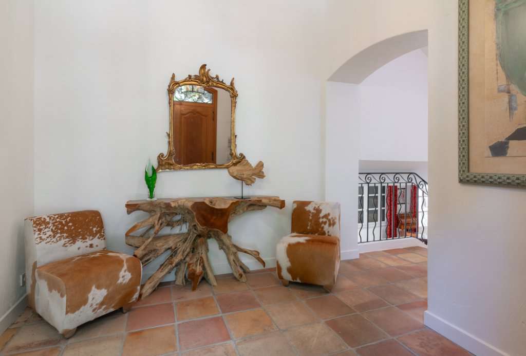 Stunning and beautifully presented stone built architect's house, with a to