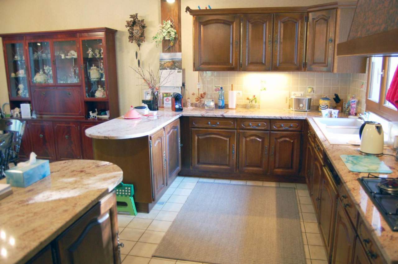 Very nicely appointed 4 bedroom house with a south westerly aspect in 7,000