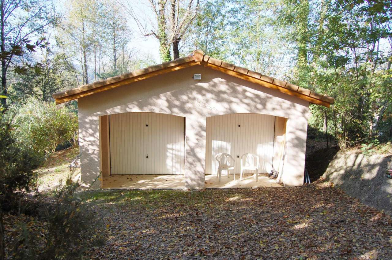 Very nicely appointed 4 bedroom house with a south westerly aspect in 7,000