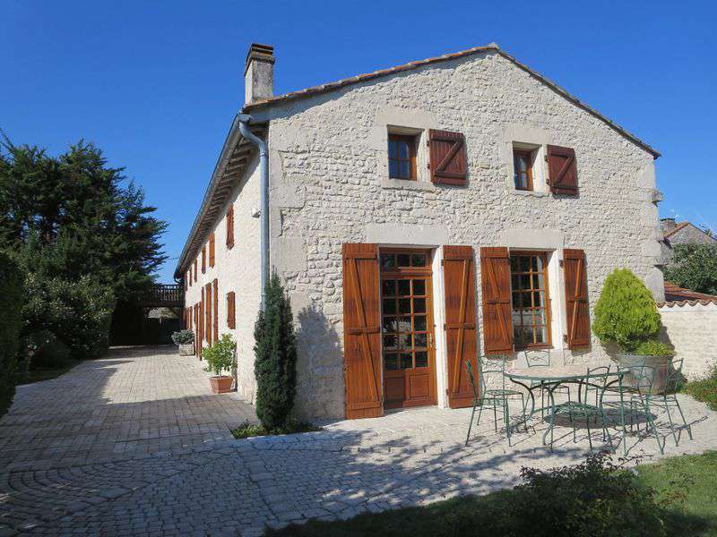 Charming character stone property with 4 bedrooms, full of French artisanal