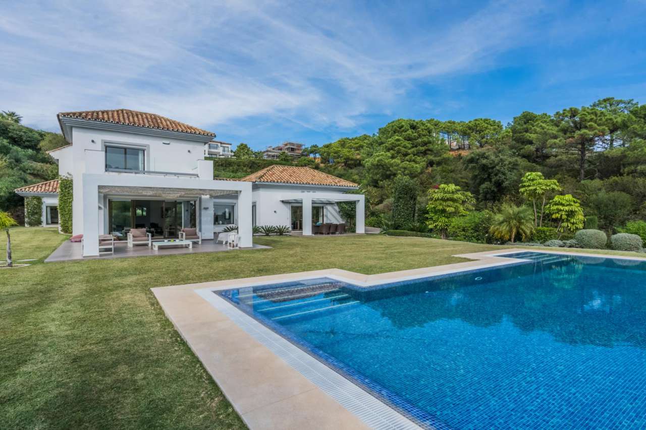 4 bedroom Villa for sale with sea view in Monte Mayor Golf, Marbella